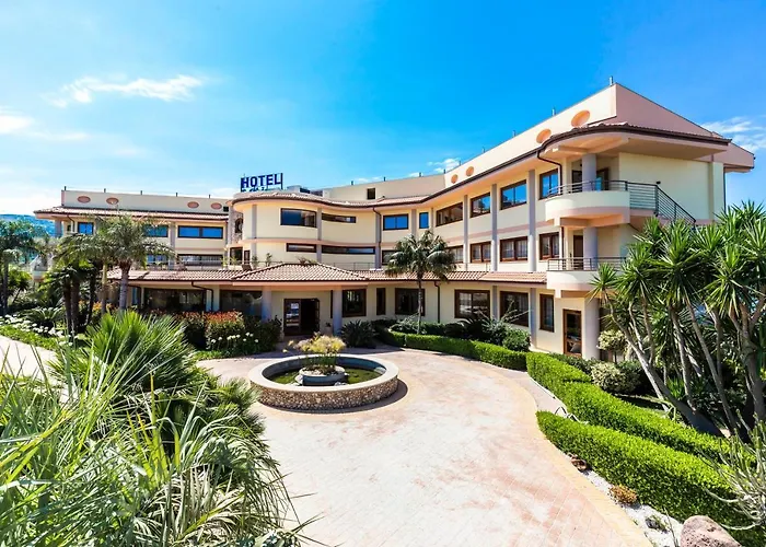 מלון Santa Chiara 4*