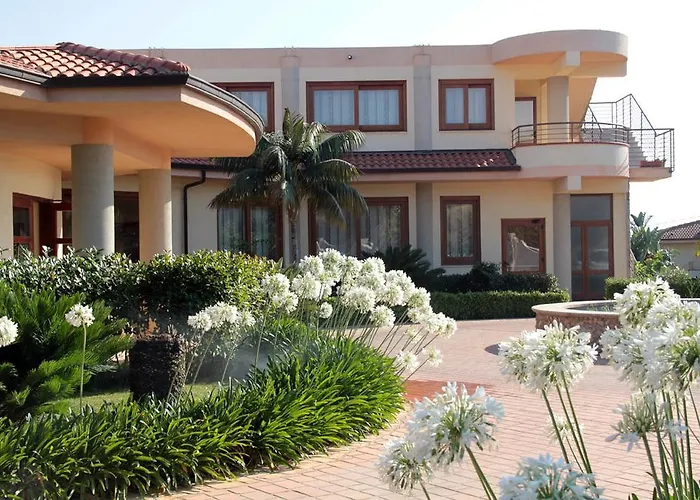 מלון Santa Chiara 4*